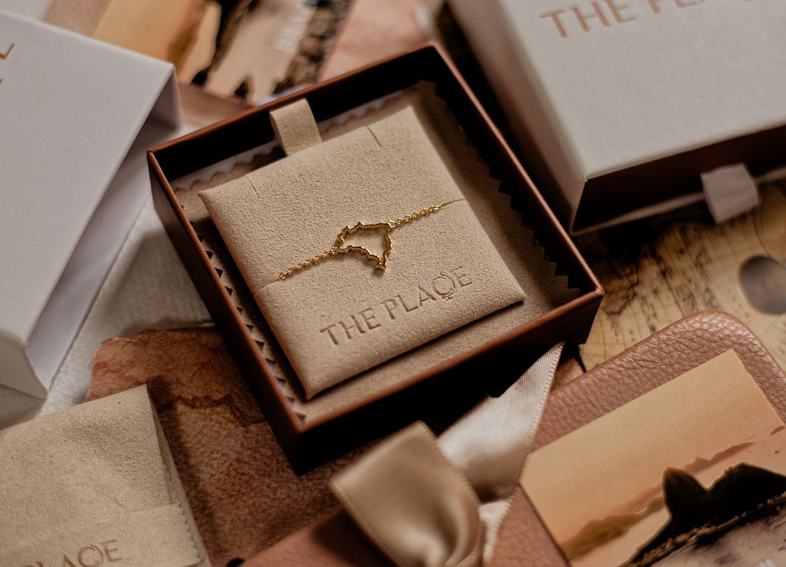 The Art of Saying Goodbye: Meaningful Farewell Gifts for Expats