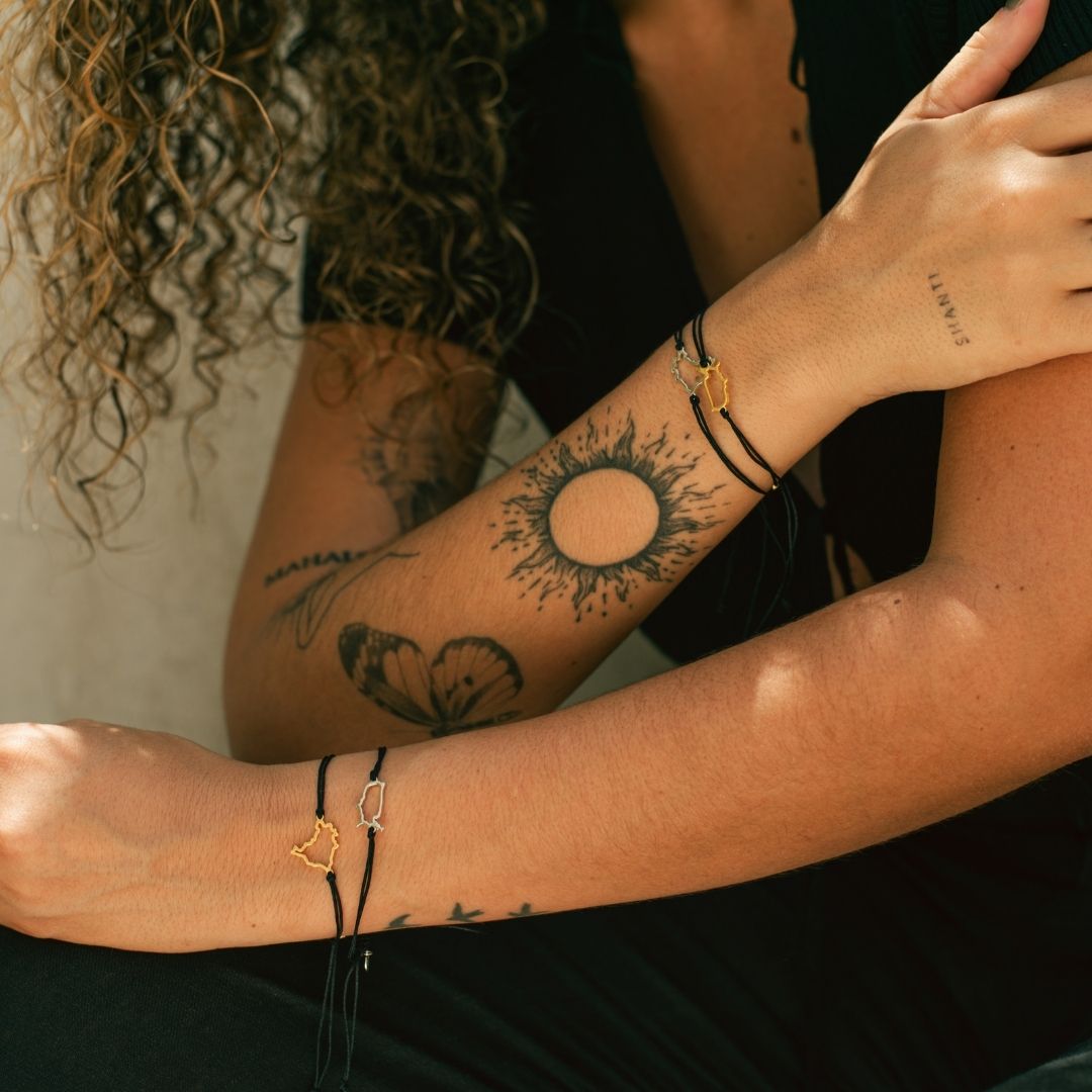 USA friendship map bracelet in silver and gold